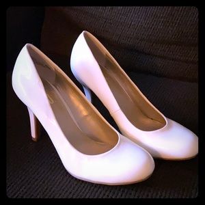9 &co pearl white pumps